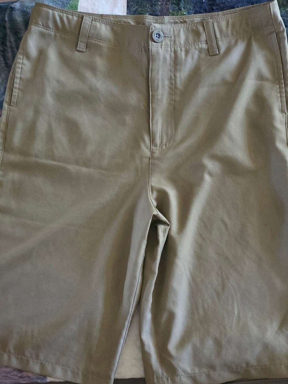 Under Armour HeatGear® Medal Play Golf Shorts in youth size 14